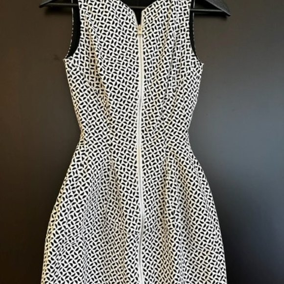 ALAÏA Black & White Dress - Size 36 - Picture 3 of 15